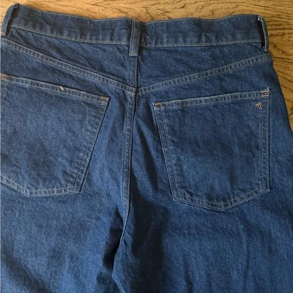Madewell Women’s Relaxed Bootcut Jeans 29T. Mid wash excellent condition
